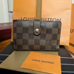 Louis Vuitton Damier Ebene Bi-Fold Kiss-Lock Wallet.